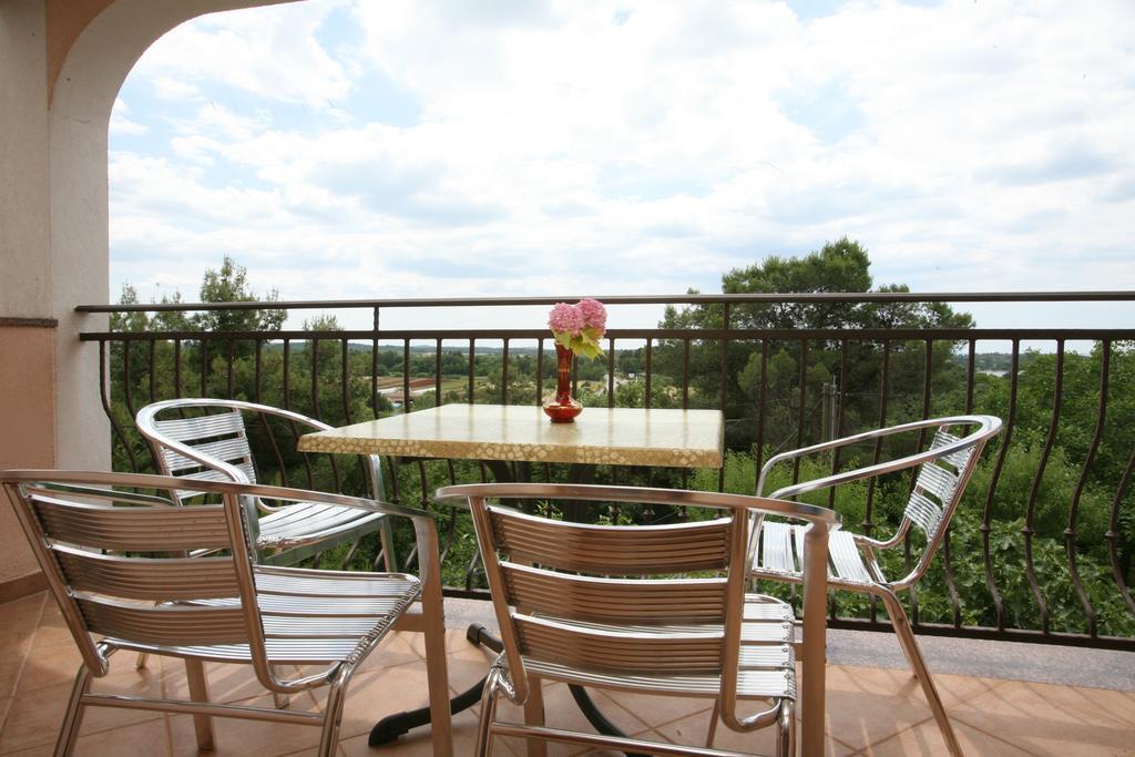 Apartments Neda - Porec South Room photo