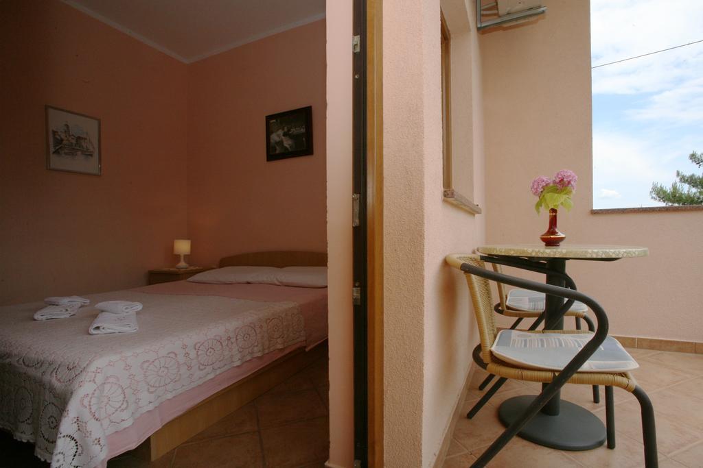 Apartments Neda - Porec South Room photo