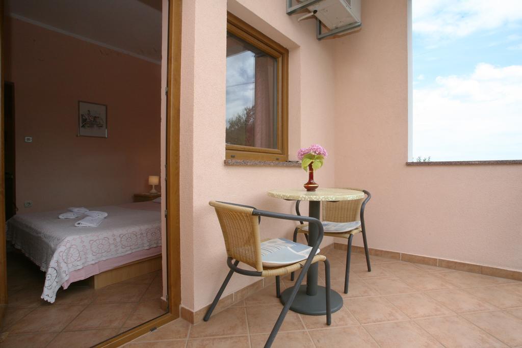 Apartments Neda - Porec South Room photo
