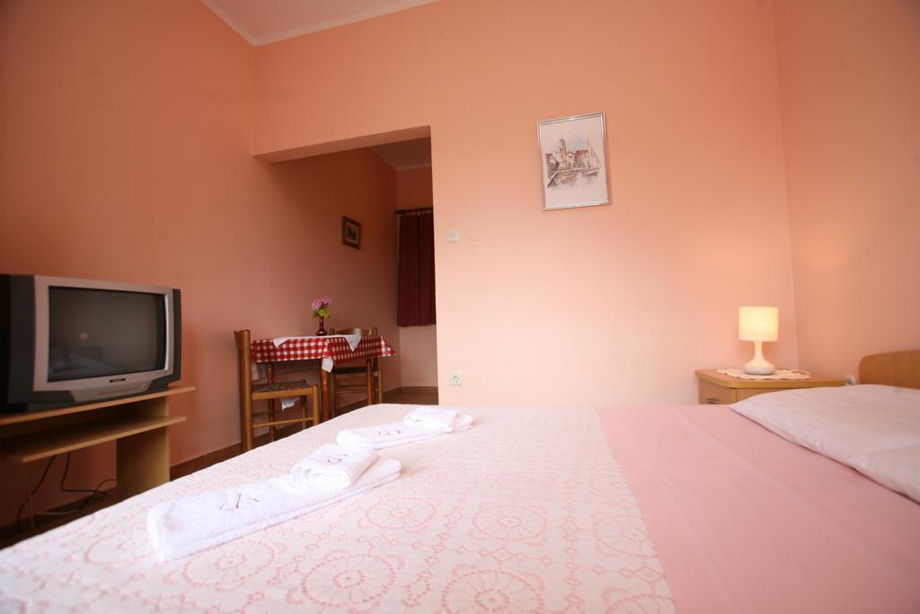 Apartments Neda - Porec South Room photo